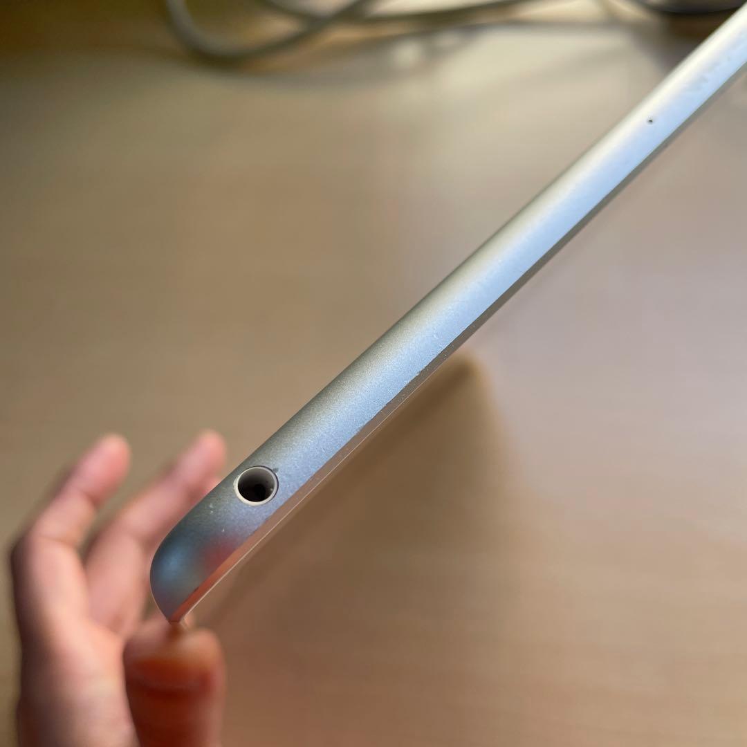 iPad 第6世代　A1893　Wi-Fiモデル　シルバー　32GB #2