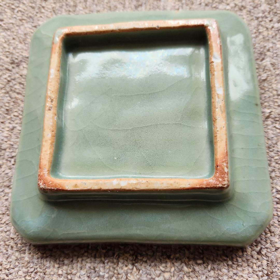 古九谷青磁陽刻牡丹雷紋角皿