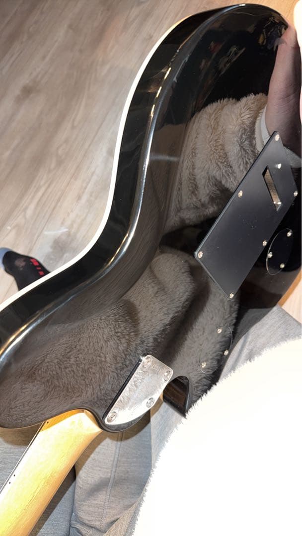 ノーブランド　MUSIC MAN EVH風　ギター