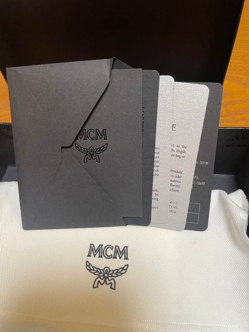 MCM 新品 パトリシアスタッズ付き三つ折り財布ヴィセトスウォレット