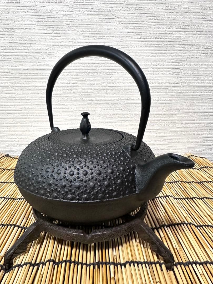 未使用品、栞付　南部盛榮堂ＯＩＧＥＮ造丸平丸亀甲メーカー保証ＩＨ対応品　南部鉄瓶