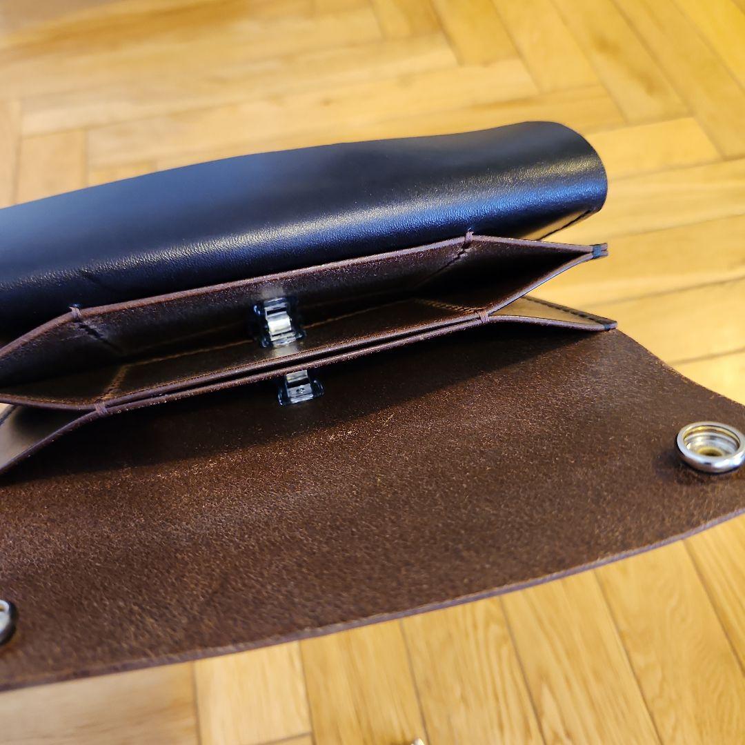 トラッカーウォレット　ブラック　茶芯　ホースバッド　新喜皮革