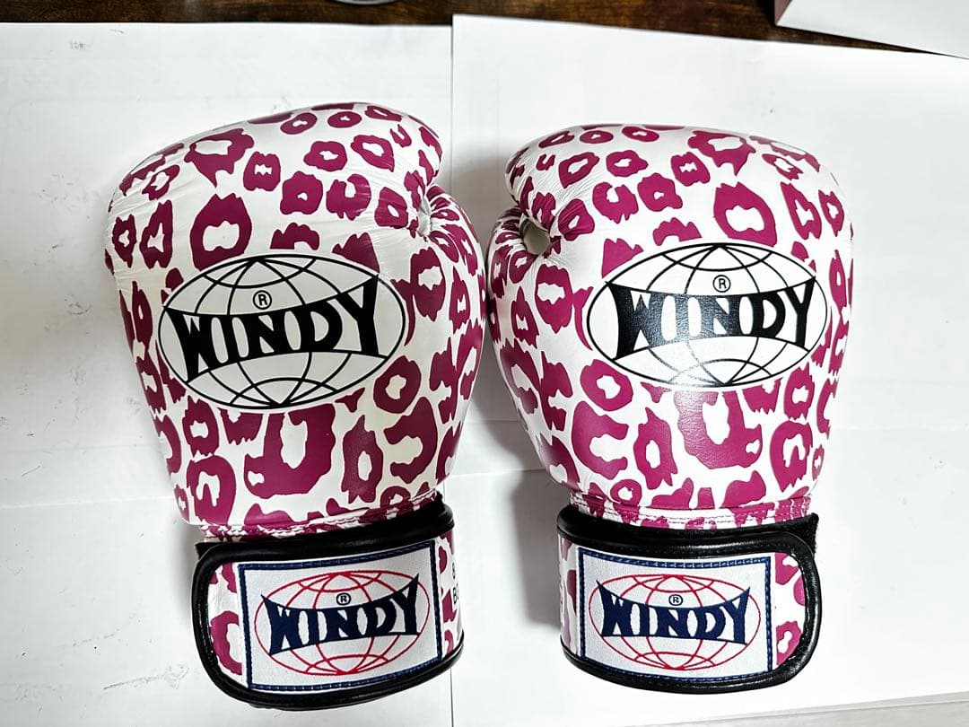 WINDY ボクシンググローブ ヒョウ柄 紫紅色