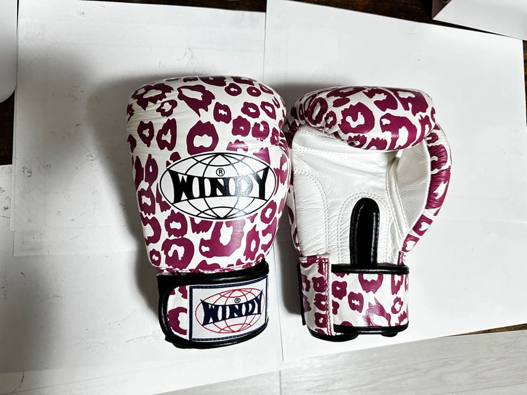 WINDY ボクシンググローブ ヒョウ柄 紫紅色