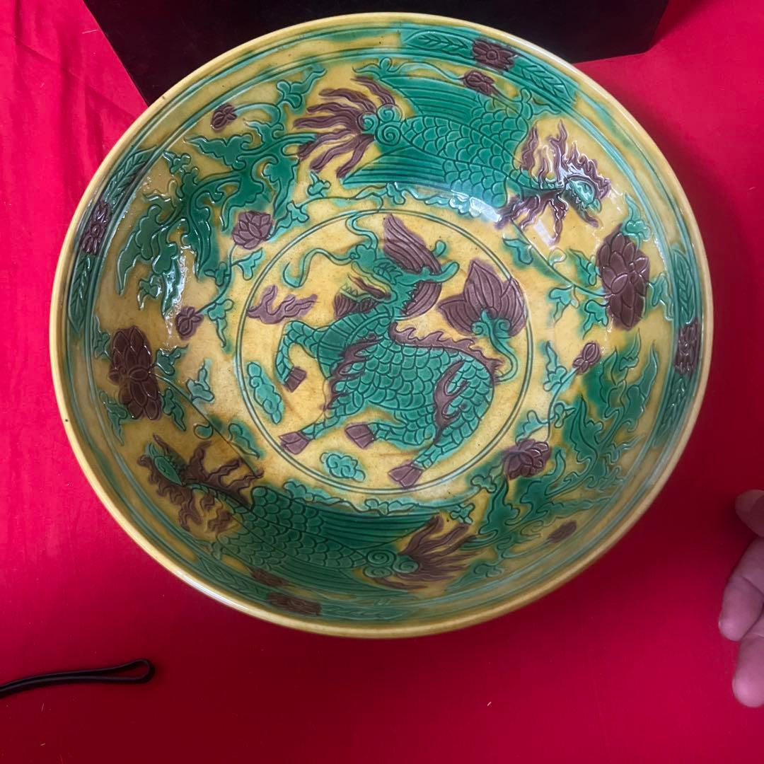 大明年製在銘　中国三彩竜紋鉢