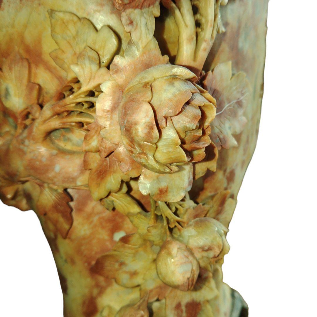 中国寿山石(印材)　草花文彫刻花瓶　置物　瑪瑙