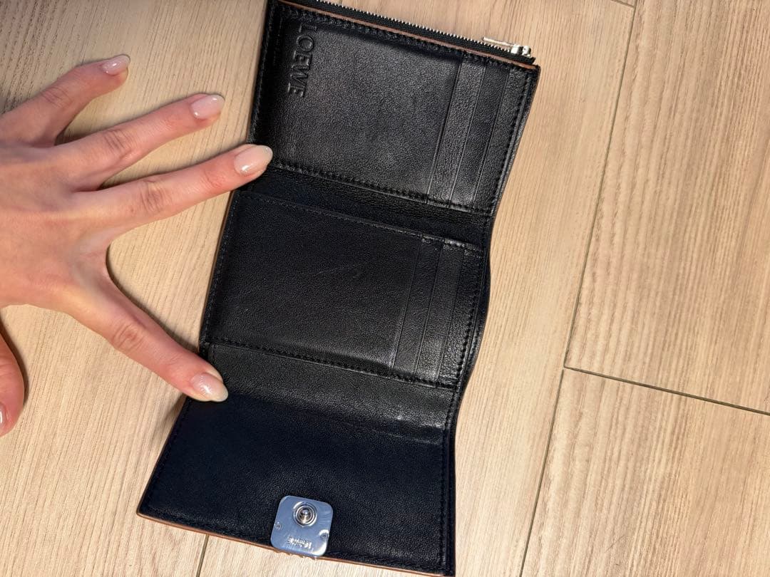 ロエベ 財布　黒　三つ折り財布