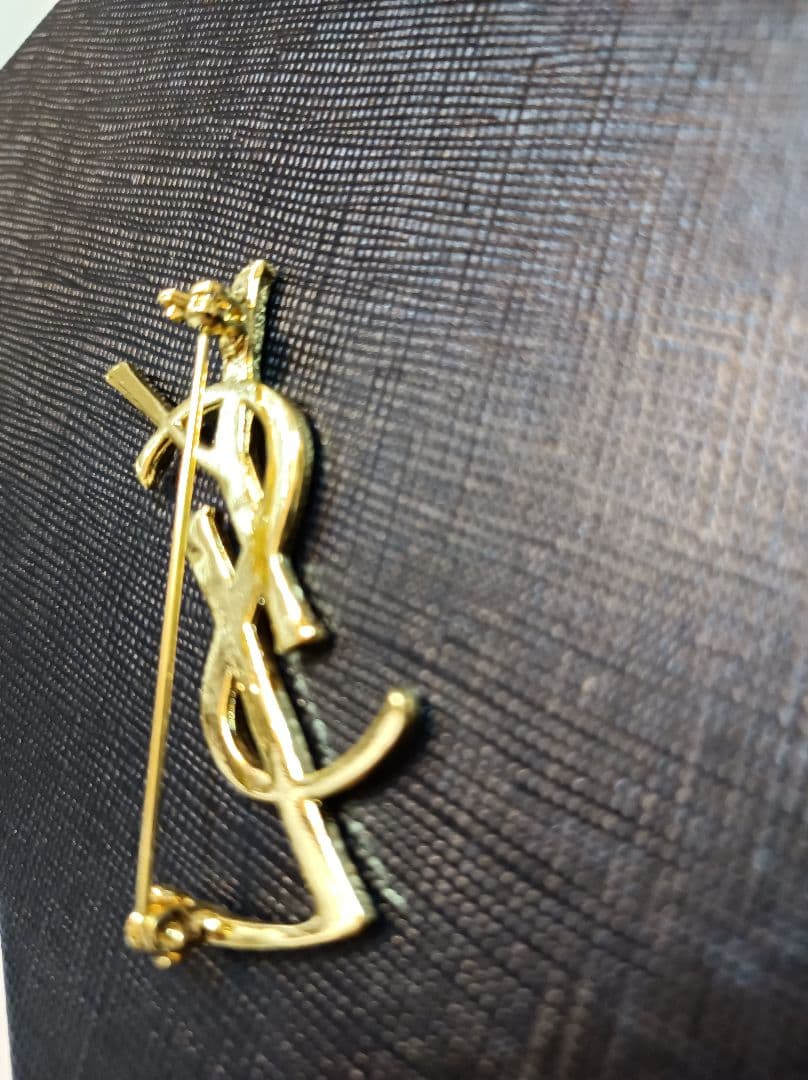 美品　Yves Saint Laurent ゴールドブローチ