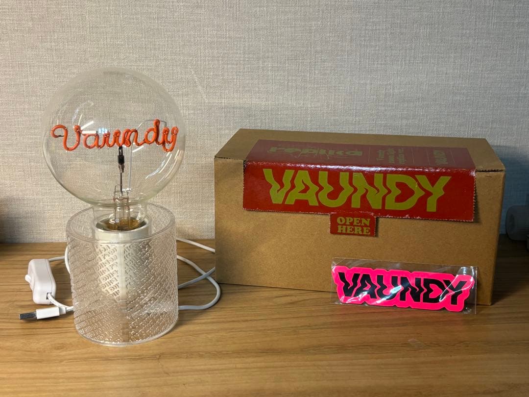 Vaundy ルームランプ replica 赤色光 ステッカー付き