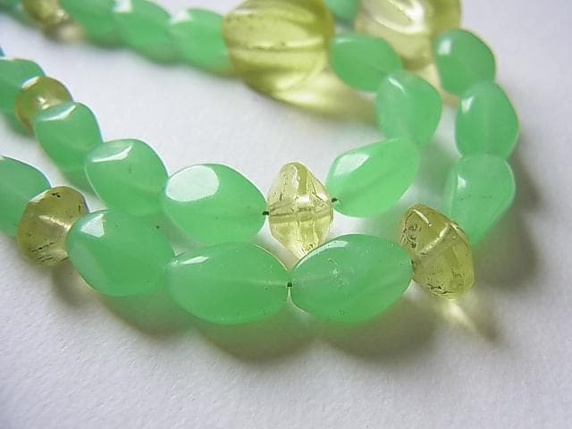 ★D2702★1900年代　 ボヘミア　ウラン ガラス　ビーズ　アンティーク