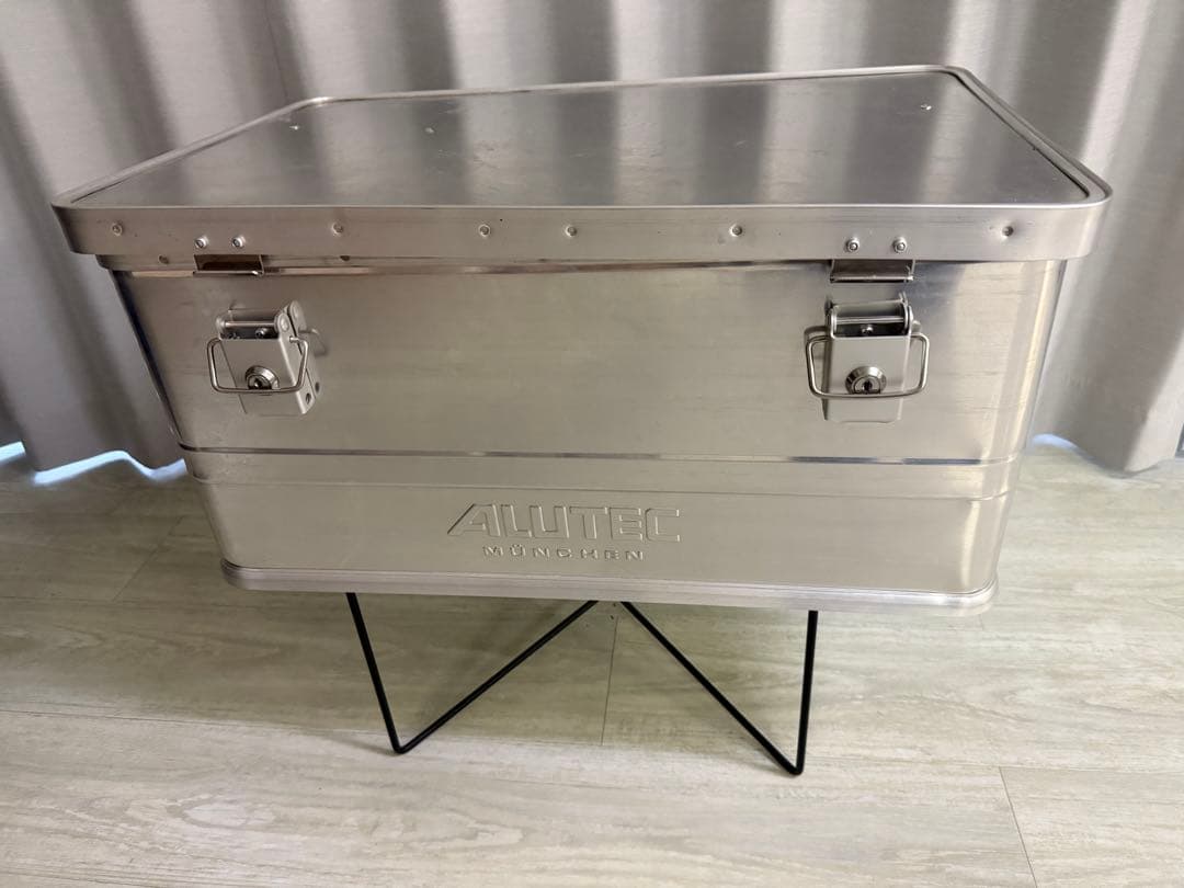 【黒スタンド付　中仕分け】アルテックアルミコンテナ 48L ユニバーサルスタンド