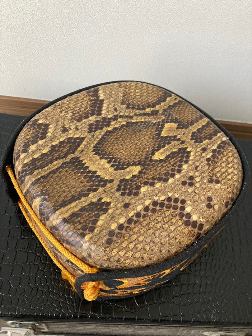 沖縄三味線　蛇皮　ケース付き　三板　工工四集