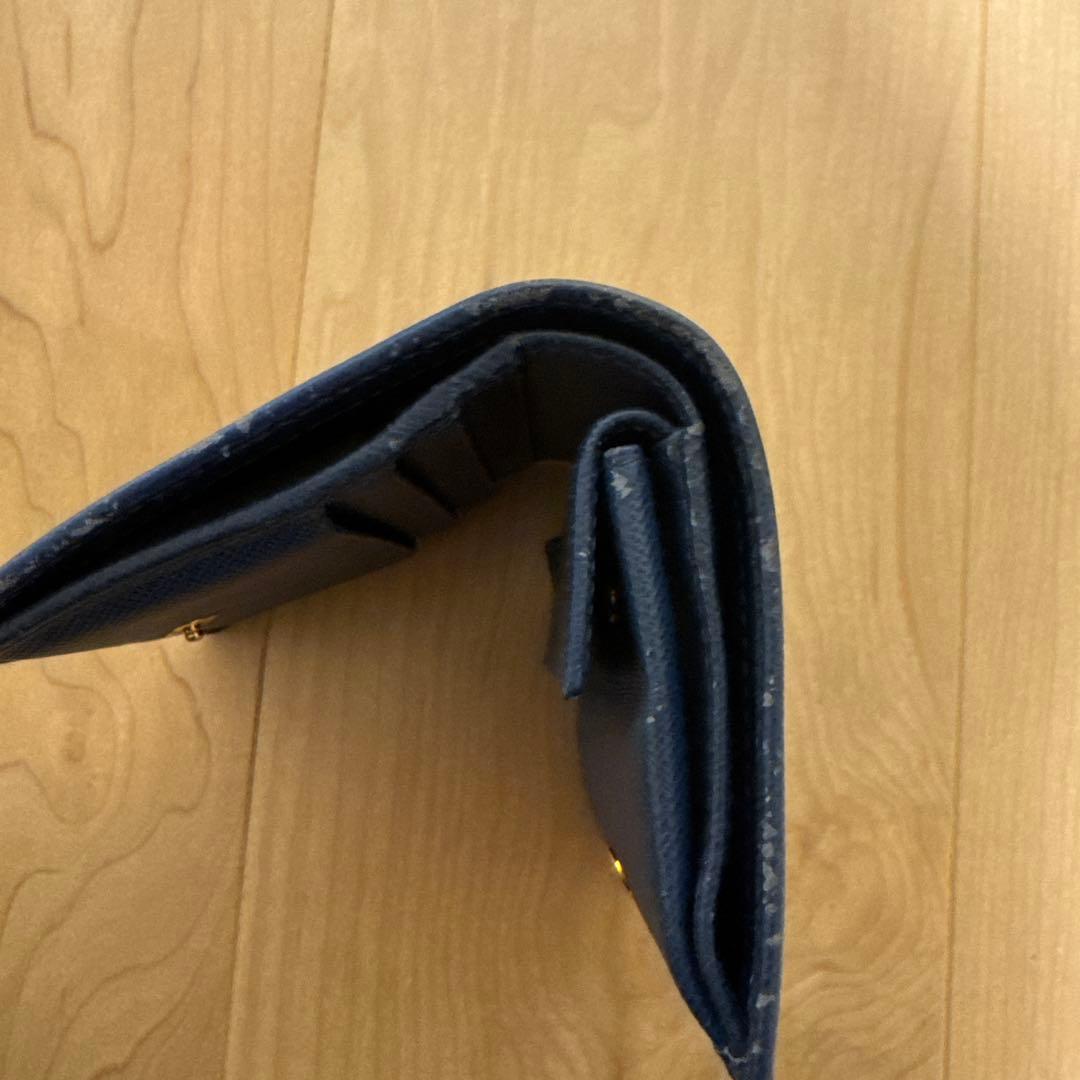 ✨特価✨ プラダ 折り財布 二つ折り 金ロゴ 型押し サフィアーノ ブルー