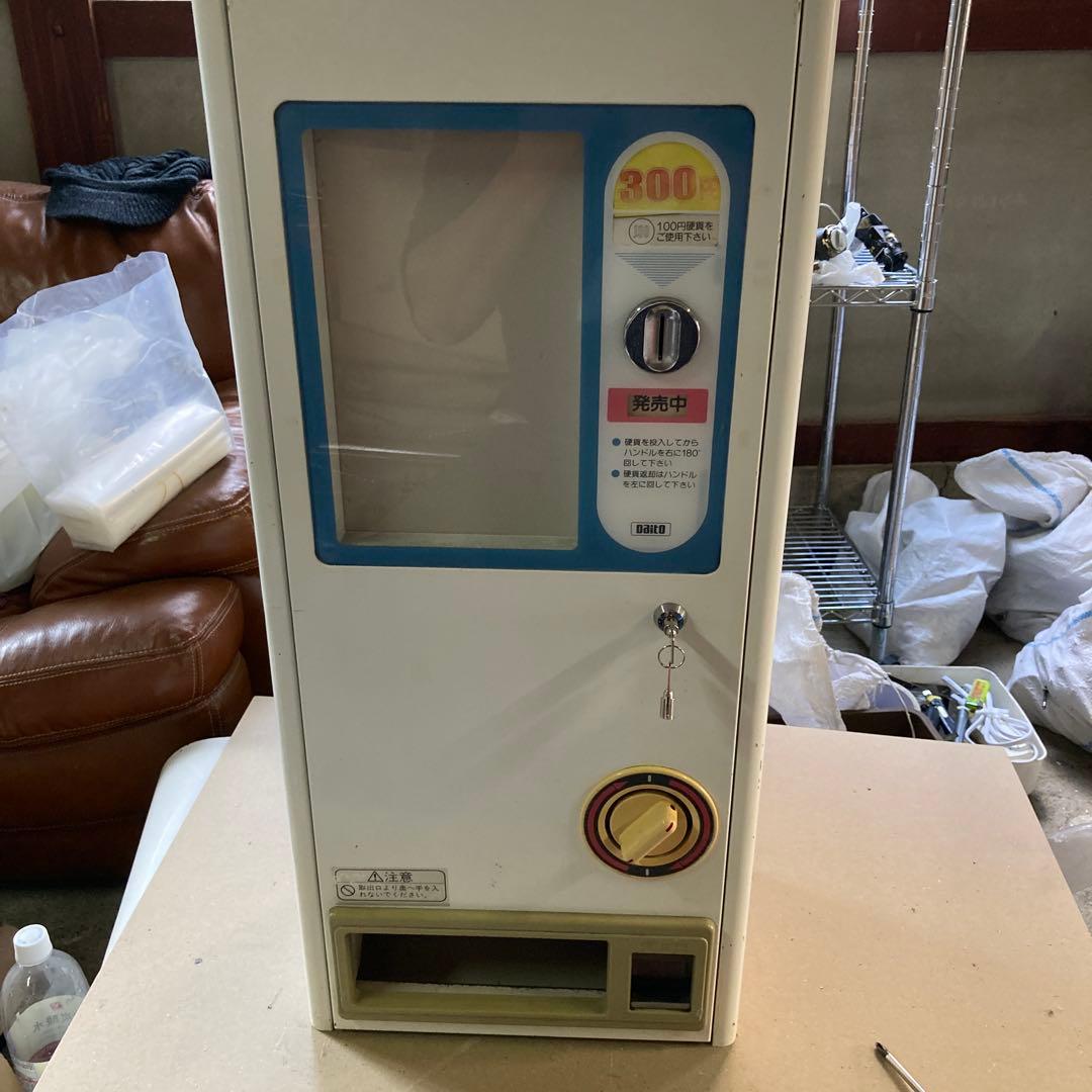 ガチャ機　ガチャマシン　手動式自動販売機　カードガチャ