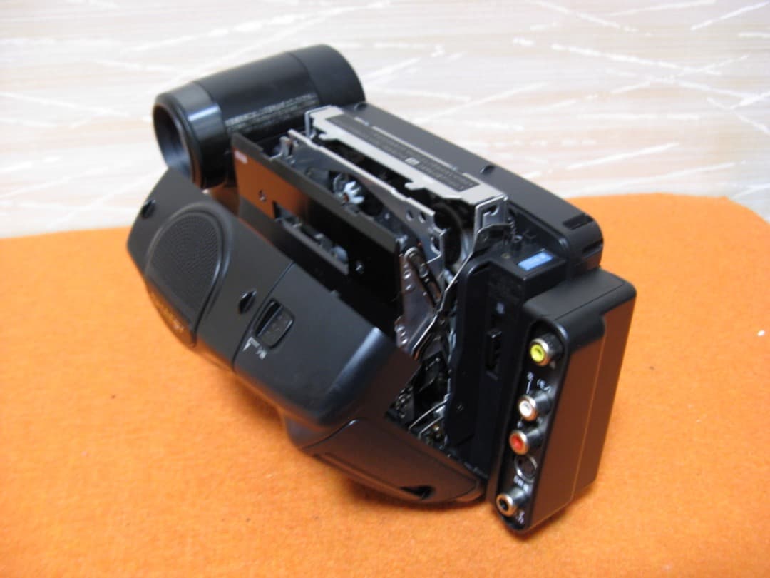 動作OK❗️☆シャープの液晶8ミリビデオカメラ・VL-EL320