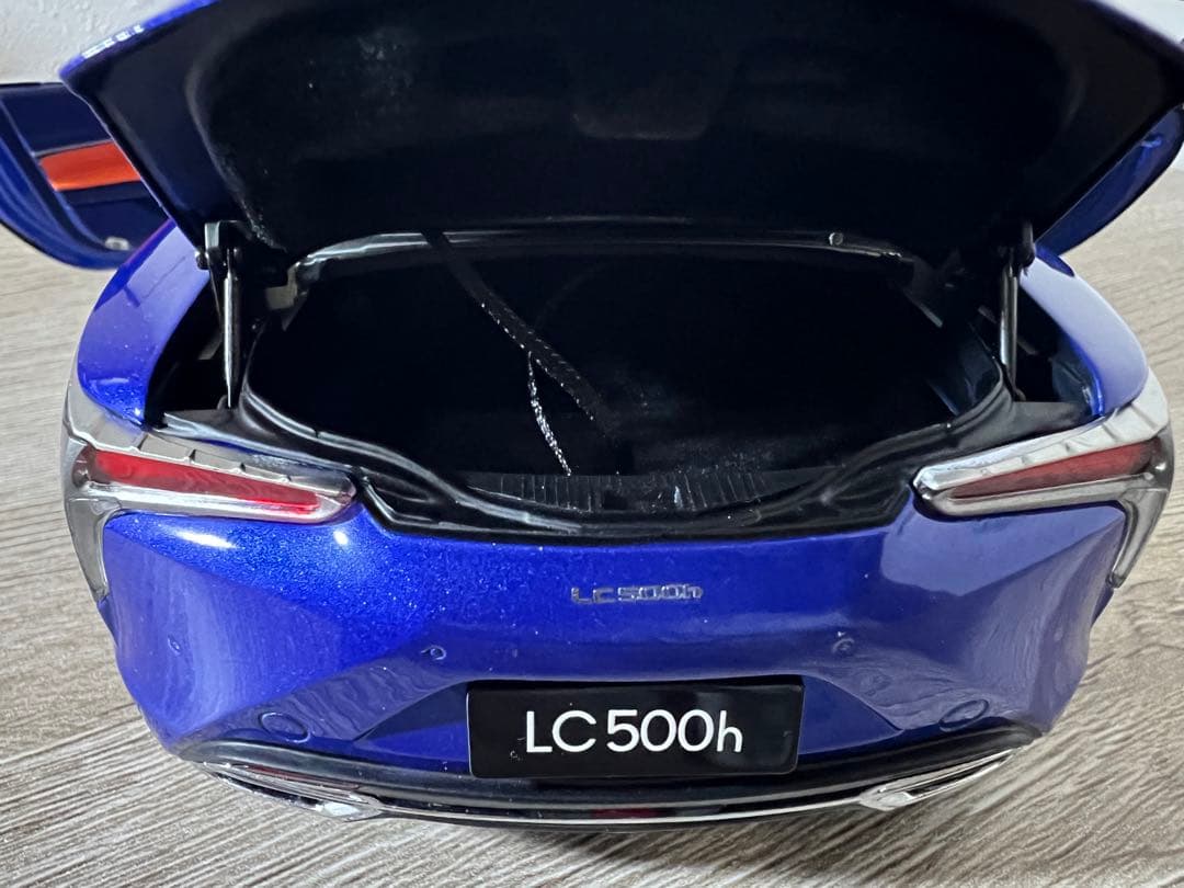 レクサス LC500h 1/18 ミニカー