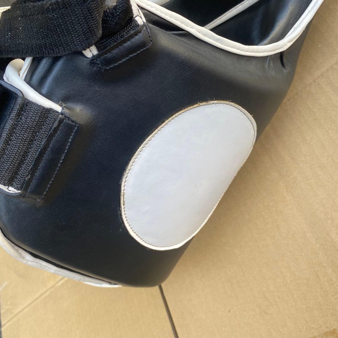 ISAMI キックミット 黒/白