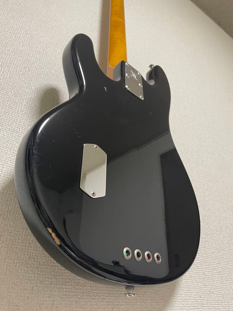 ベース ERNIE BALL MUSAN Stinray Classic Black