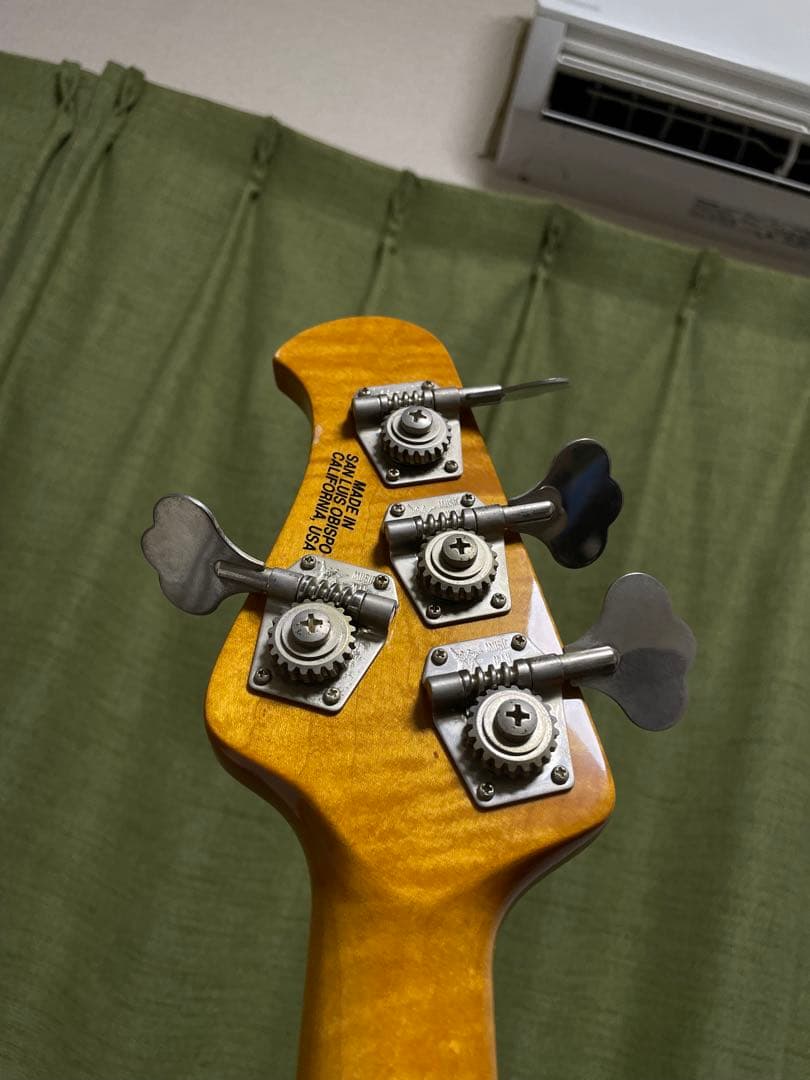 ベース ERNIE BALL MUSAN Stinray Classic Black