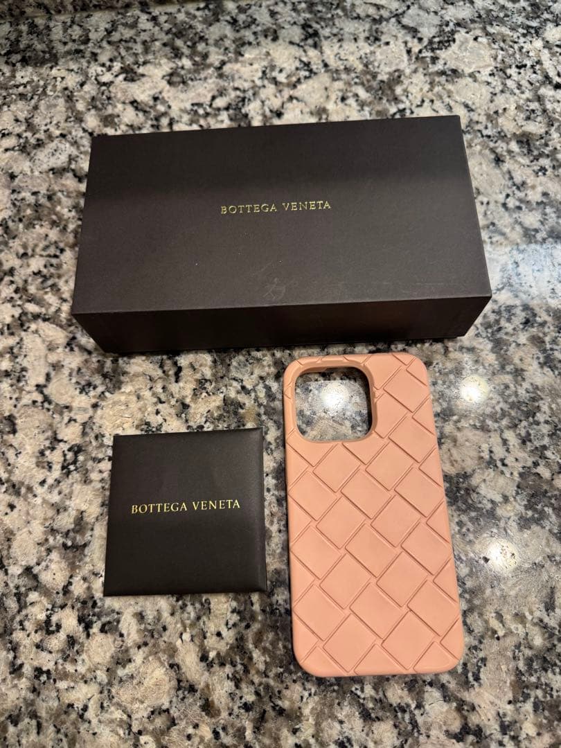 【完売】ボッテガヴェネタ　iPhone15Proケース　カメオ