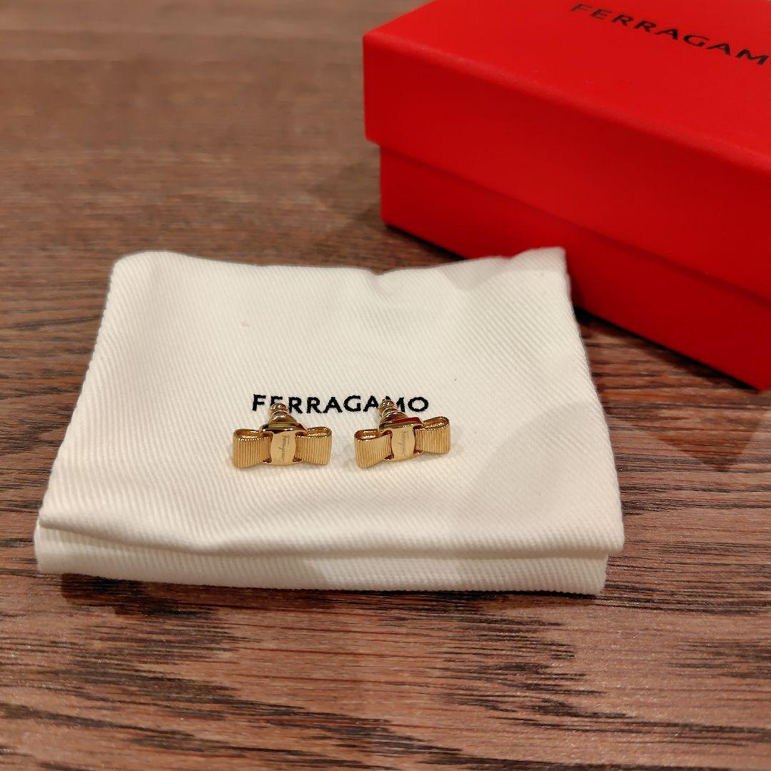 FERRAGAMO ヴァラ　ピアス　ゴールド