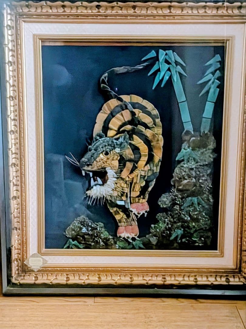天然石虎アート作品 大きなサイズ　宝石画　タイガーアイ