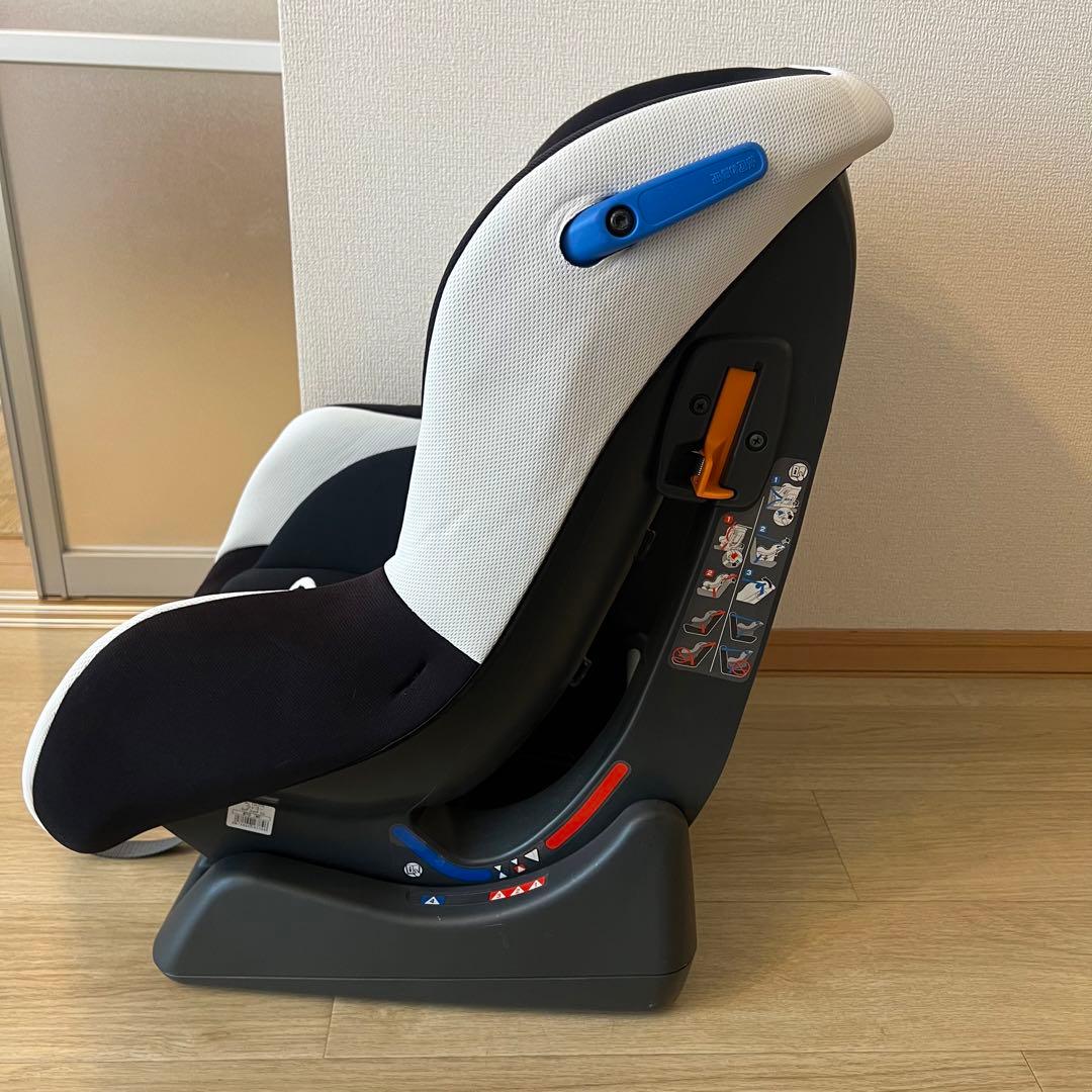 【美品】コンビ　ウィゴー　チャイルドシート 新生児から　リクライニング可能