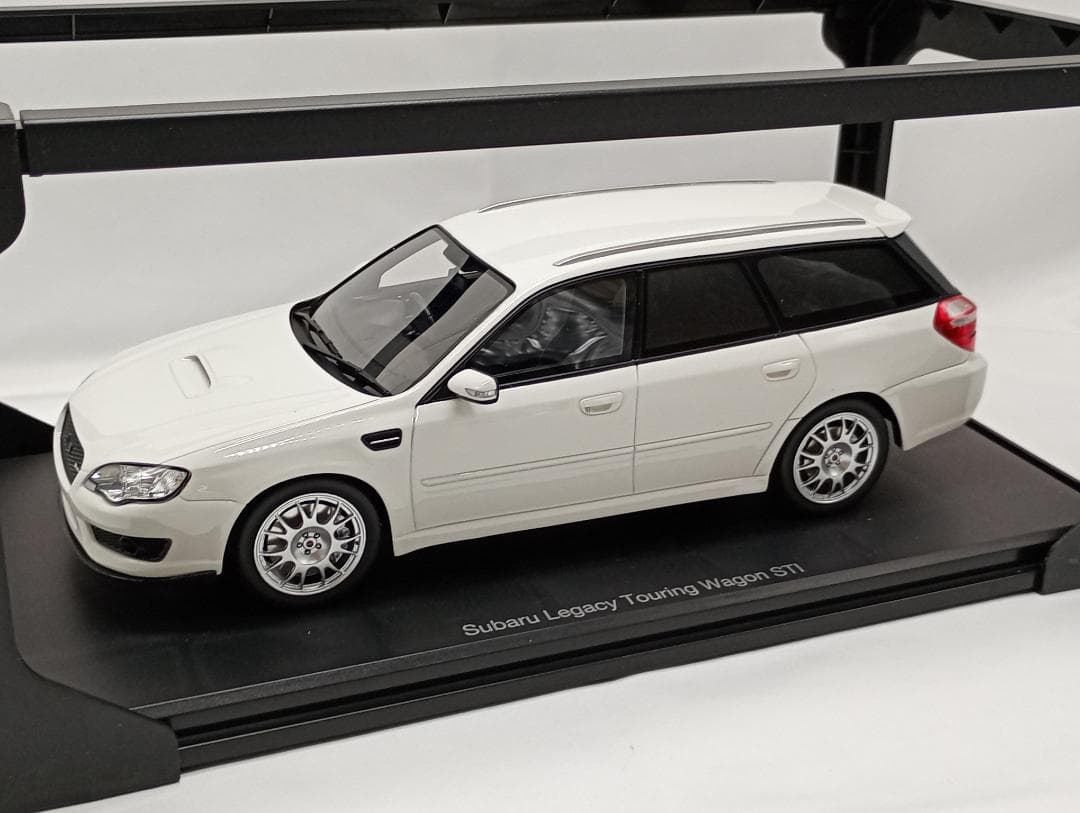 DNA 1/18 スバルレガシィ S402 ツーリングワゴン 2006 ホワイト