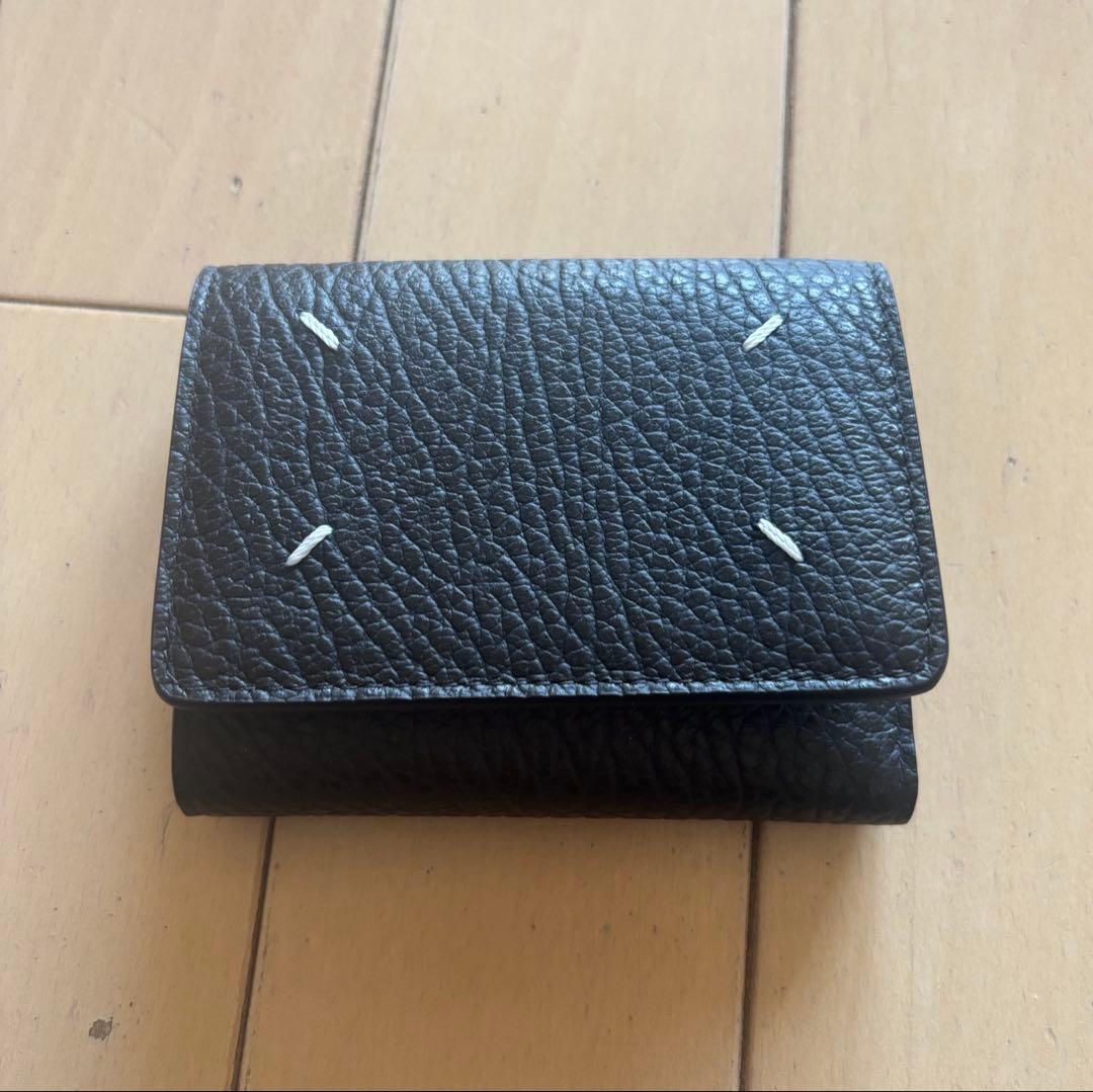 メゾンマルジェラ 三つ折り財布 レディース 黒 SA3UI0010 P4455