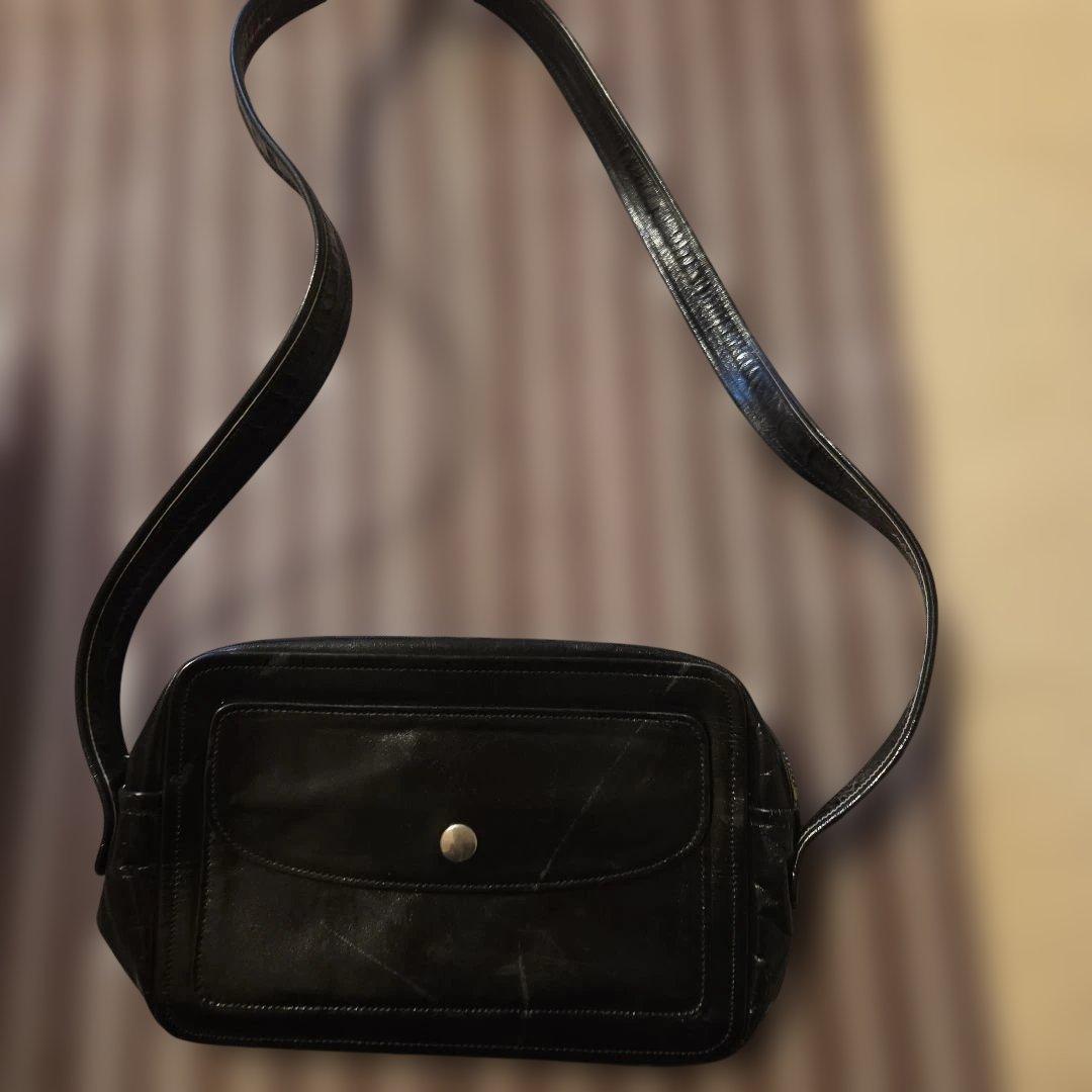 お洒落最終値下ですCute❗男女可❗courregesフランス製本革ショルダー黒