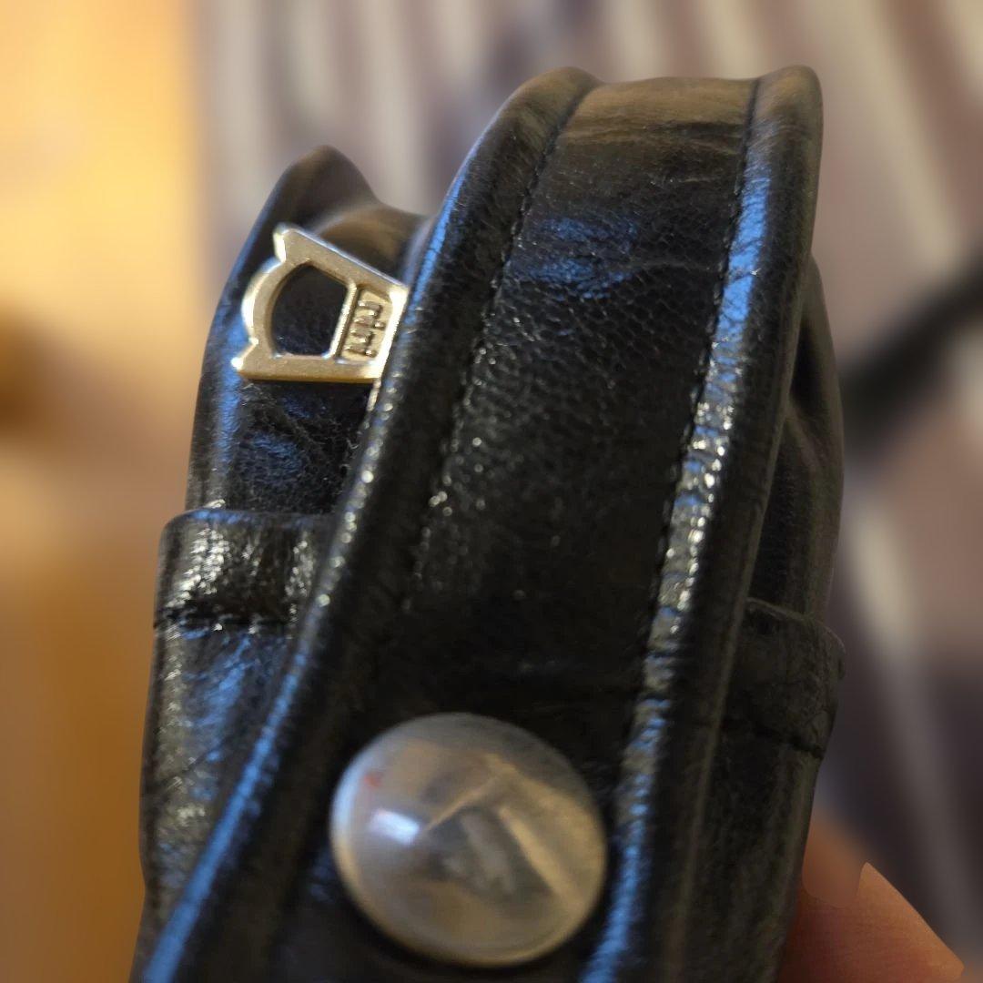 お洒落最終値下ですCute❗男女可❗courregesフランス製本革ショルダー黒