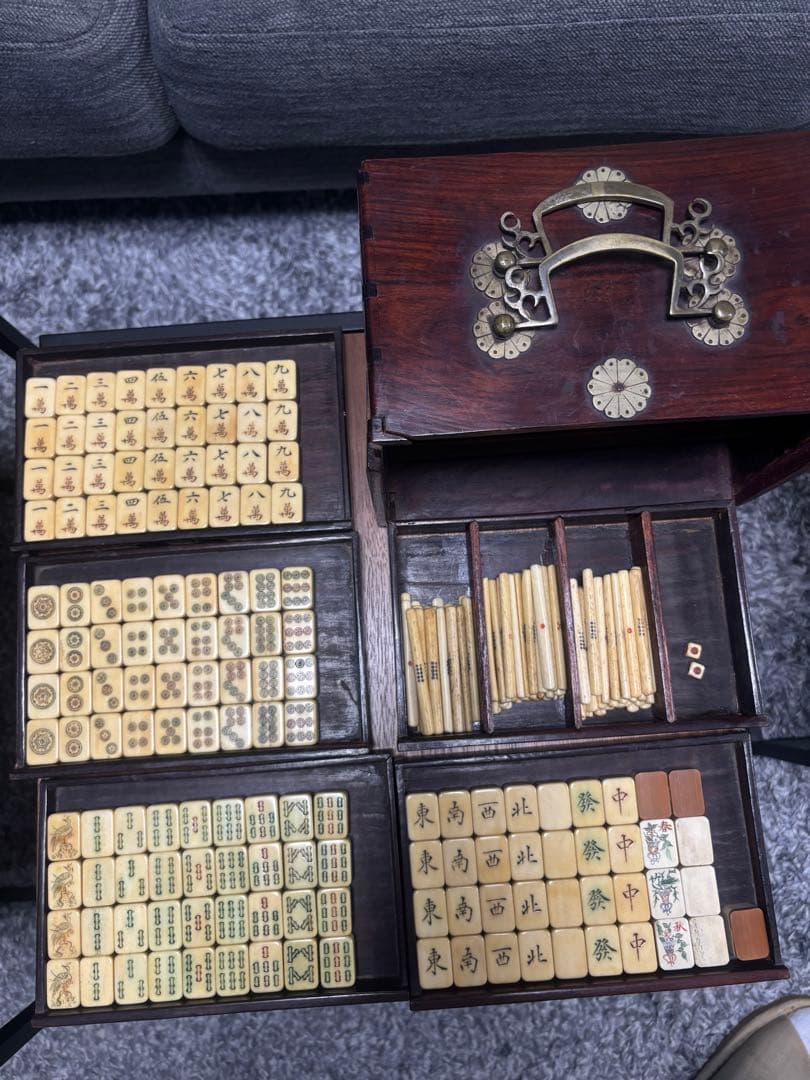 本場中国製80年前の上質な鹿の骨材と竹材の麻雀セット唐木箱付き全牌完備　送料無料
