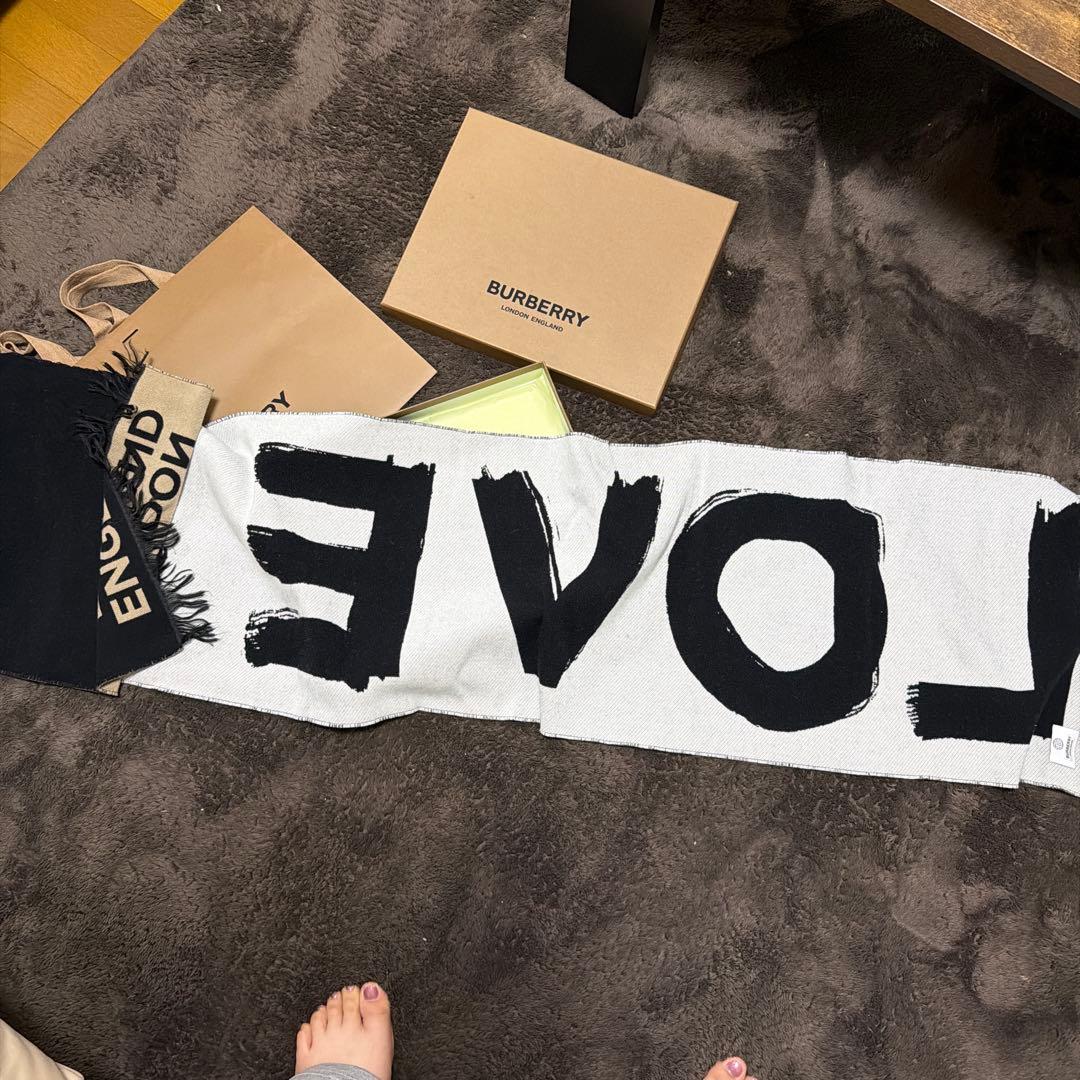 BURBERRY ロゴ入り マフラー ブラック/ホワイト