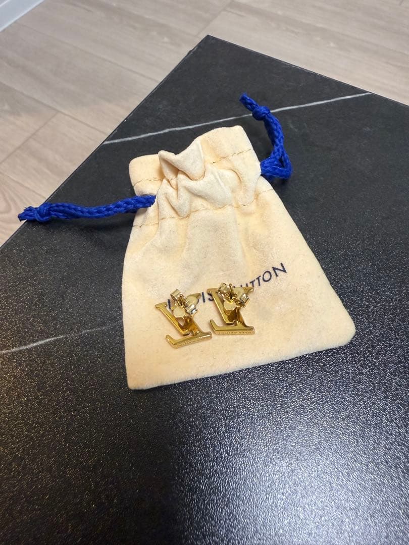 LOUIS VUITTON ルイヴィトン ピアス・LV アイコニック ゴールド
