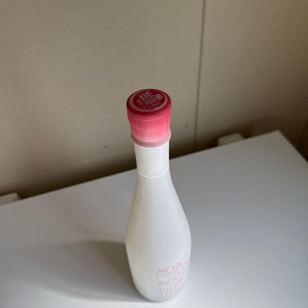 2024 NO.6 日本酒 白いボトル ３本あります．本日入荷致しました。