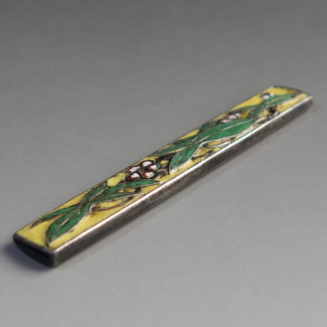 【 銀地 七宝焼 沢潟梅花図小柄】 鍔 鐔 小柄 刀装具 骨董 アンティーク