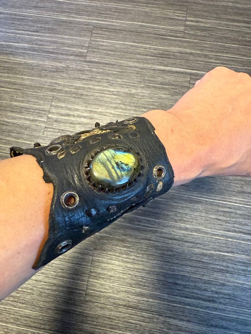 WILD HEARTレザーブレスレット