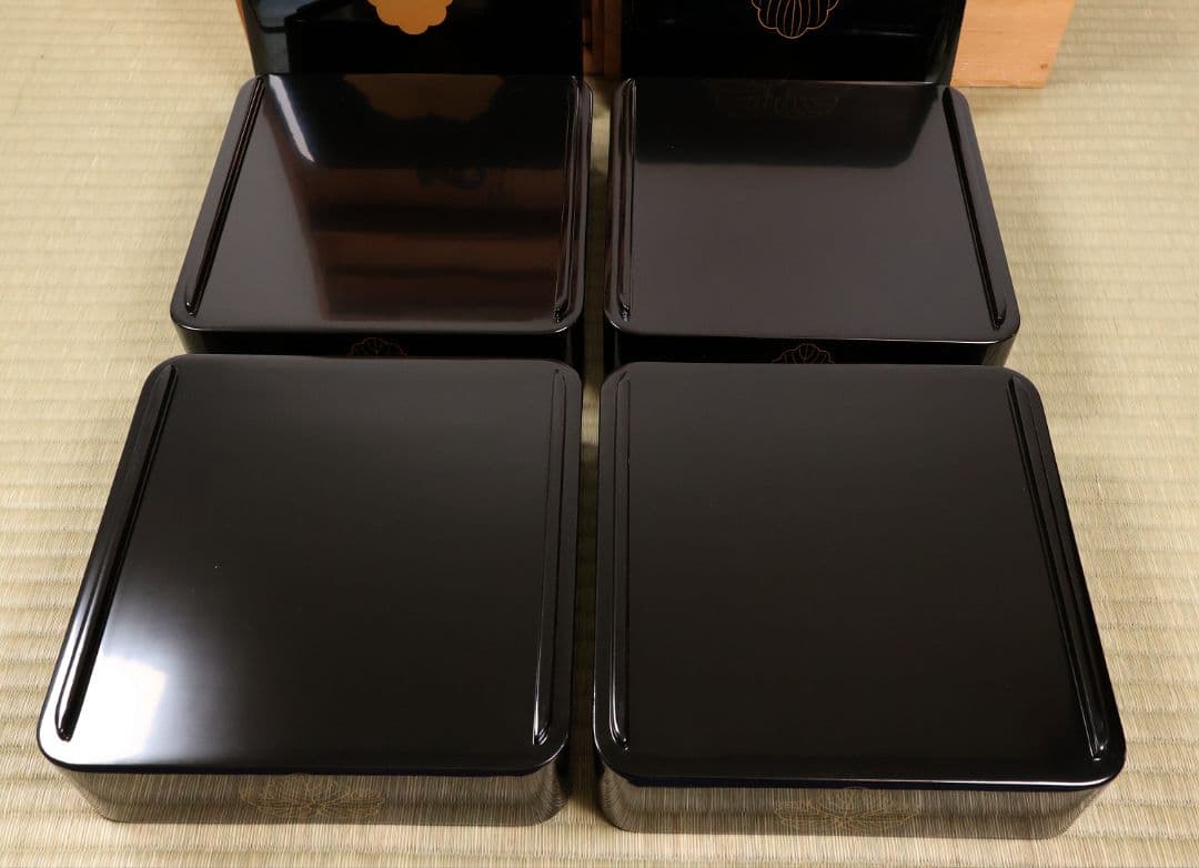 輪島塗 久保田春光堂 蔦家紋 四段重 重台 金蒔絵 黒塗 木製 重箱【MA673