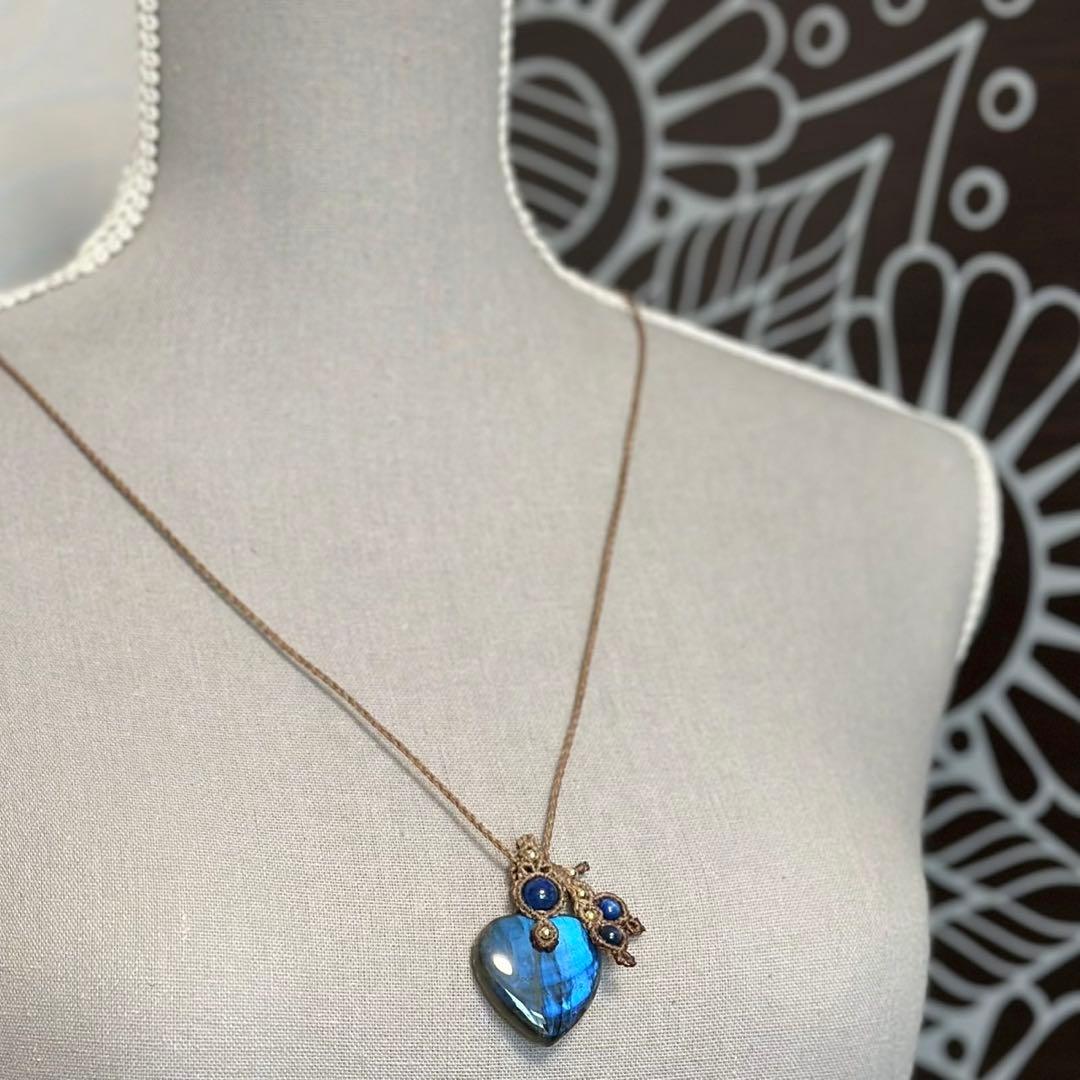 『心翼』ラブラドライトとカイヤナイトのマクラメペンダントネックレス
