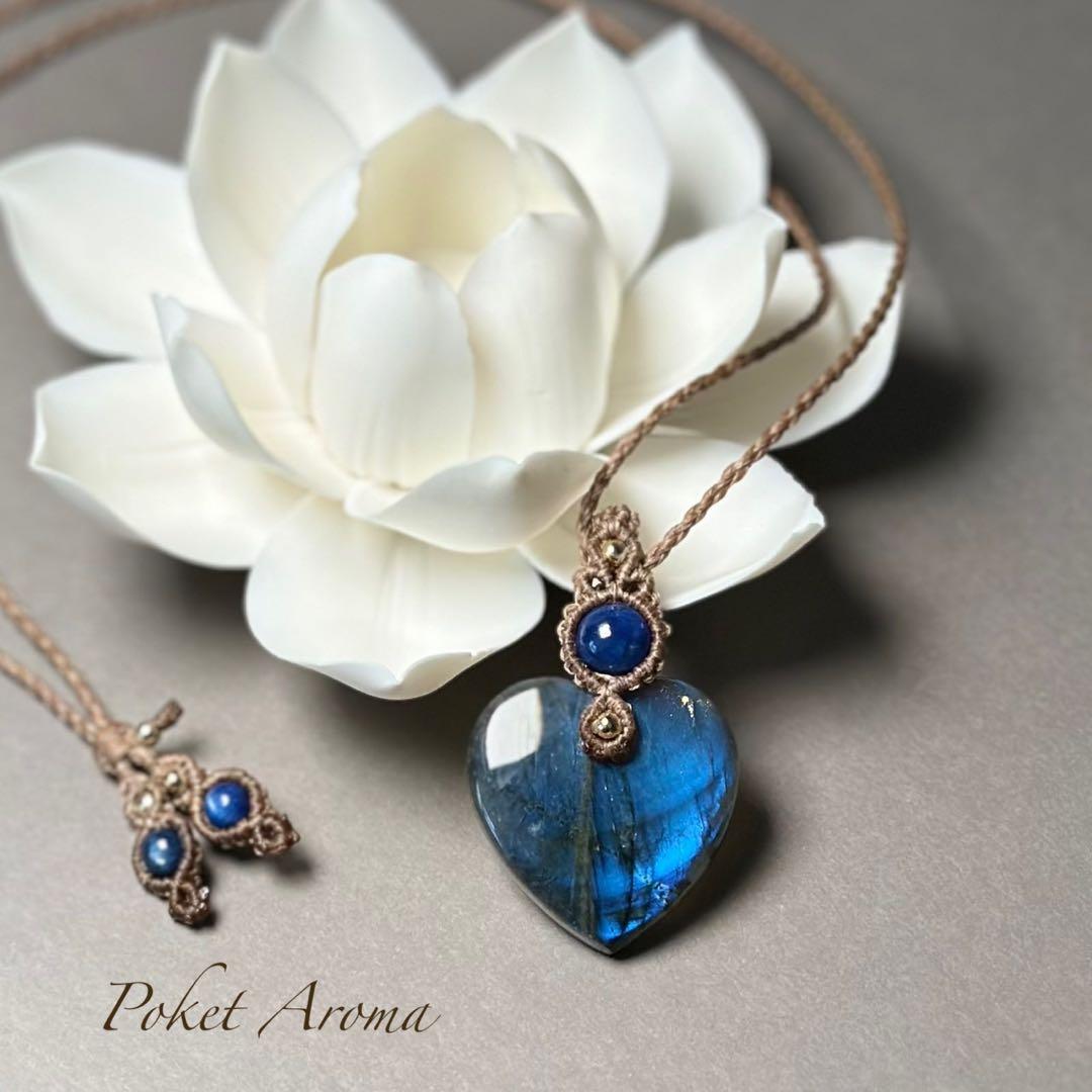 『心翼』ラブラドライトとカイヤナイトのマクラメペンダントネックレス