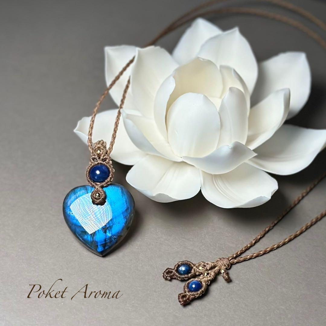 『心翼』ラブラドライトとカイヤナイトのマクラメペンダントネックレス