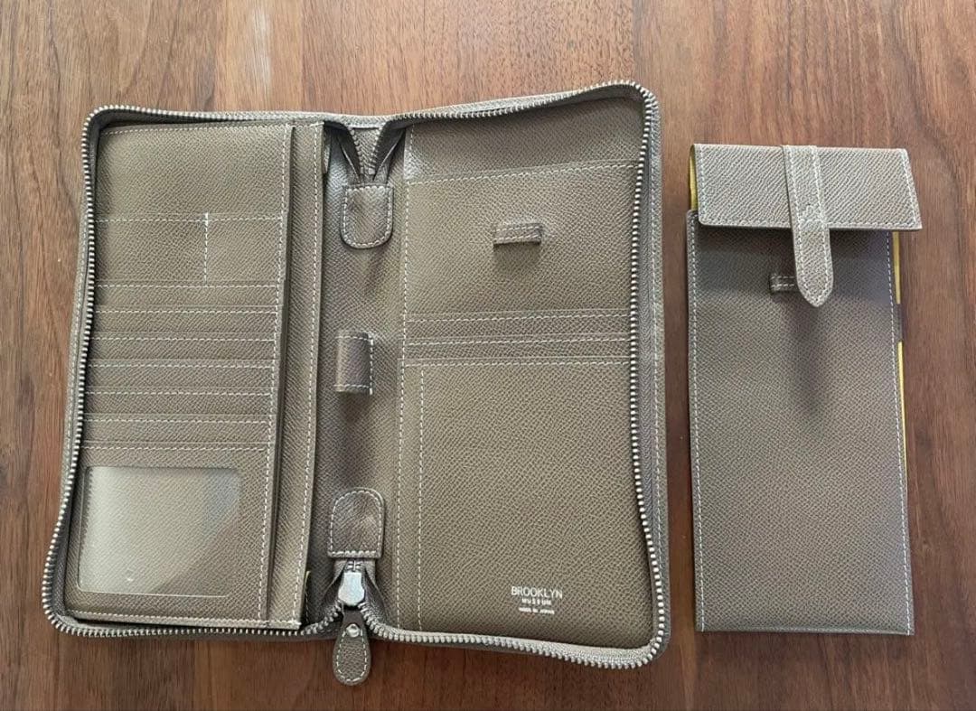 ブルックリンミュージアム　パスポートケース　トープ