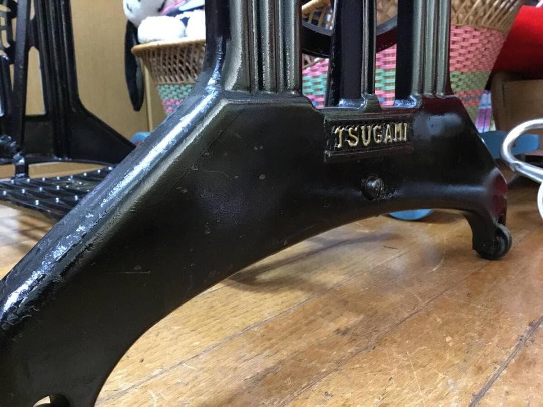 JACK TSUGAMI職業用足踏みミシン鉄脚　大型　 テーブルに！