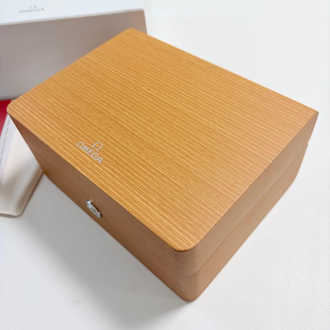 美品　オメガ　腕時計　ウォッチ　ケース　空箱　木目調　現行品