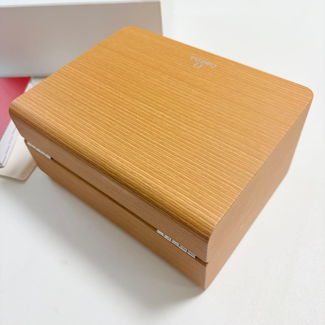 美品　オメガ　腕時計　ウォッチ　ケース　空箱　木目調　現行品