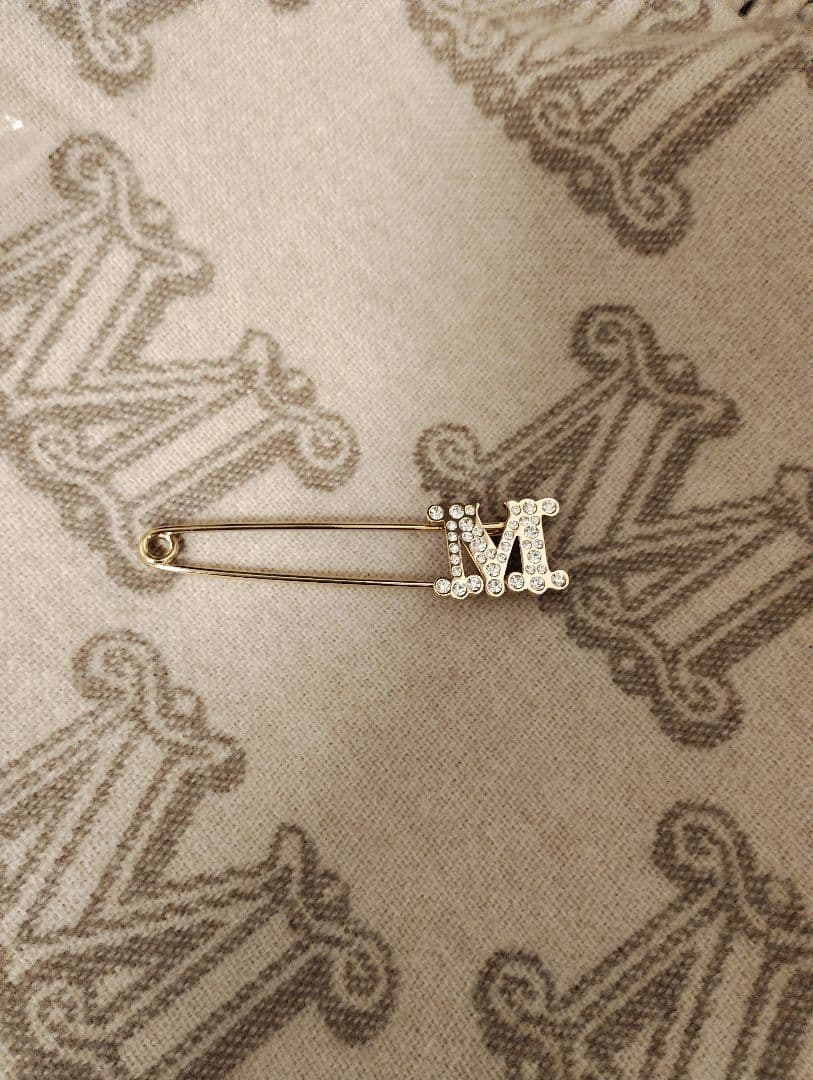 ★MaxMara★ピンブローチ★新品未使用