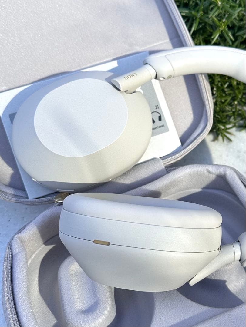 SONY ワイヤレスヘッドホン WH-1000XM5（ホワイト）