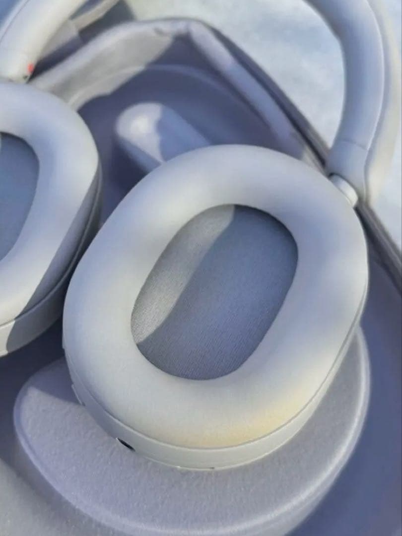 SONY ワイヤレスヘッドホン WH-1000XM5（ホワイト）