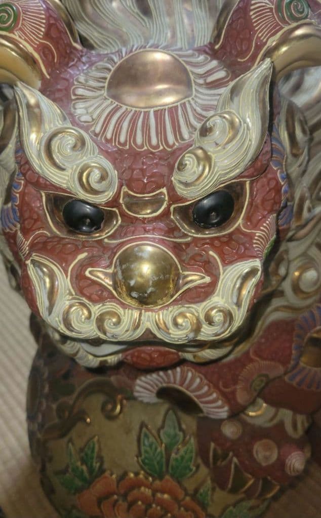 大型置物　九谷焼　大吉窯　玉乗り獅子　狛犬　シーサー風　赤絵　金彩　置物