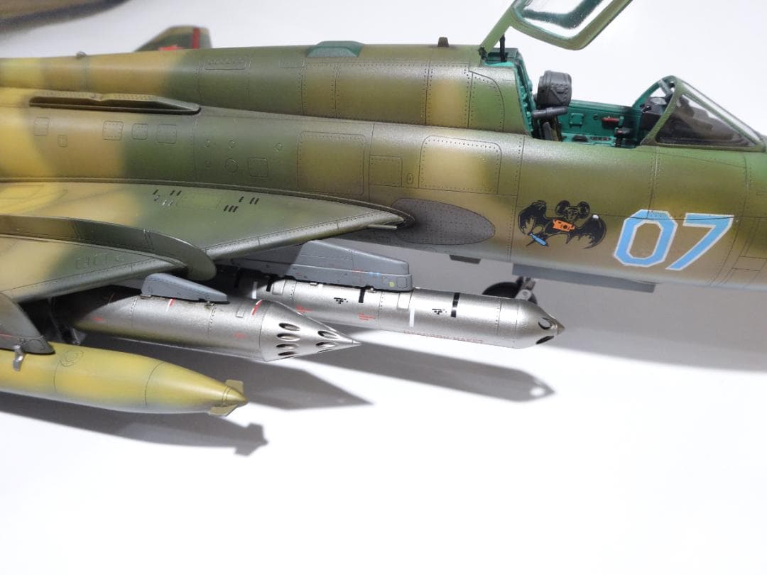 トランぺッター1/48「Su-17フィッター」完成品